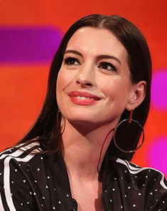 Anne Hathaway in the hustle